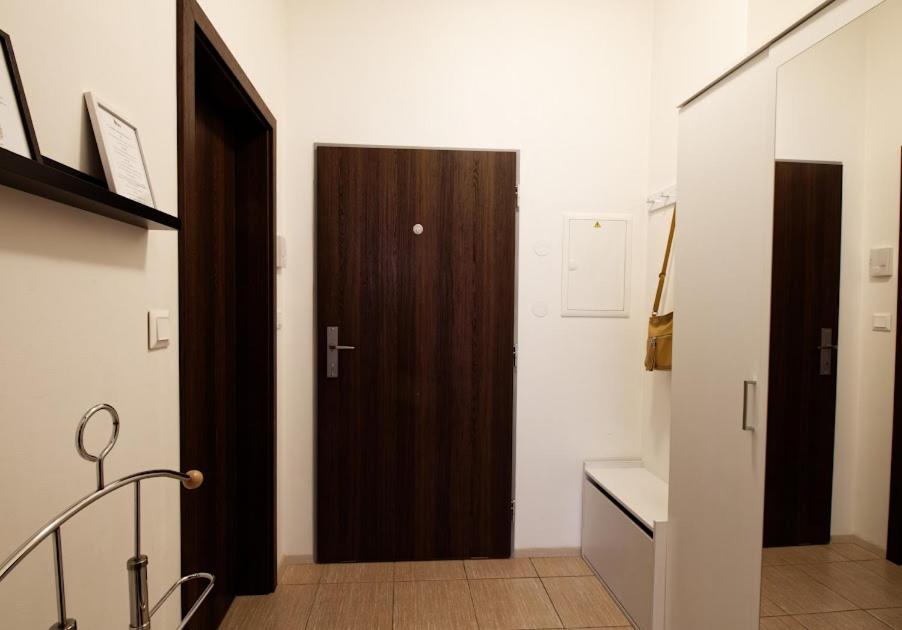 Cosy Studio, 15Min To Old Centre, Self-Check In, Free Wifi, Welcome Drink! Прага Екстер'єр фото