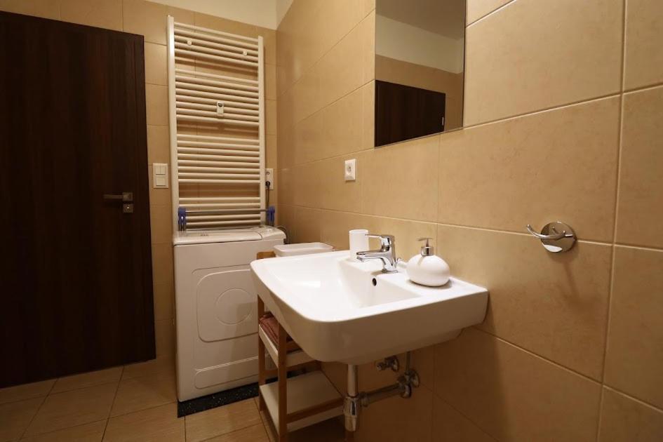 Cosy Studio, 15Min To Old Centre, Self-Check In, Free Wifi, Welcome Drink! Прага Екстер'єр фото